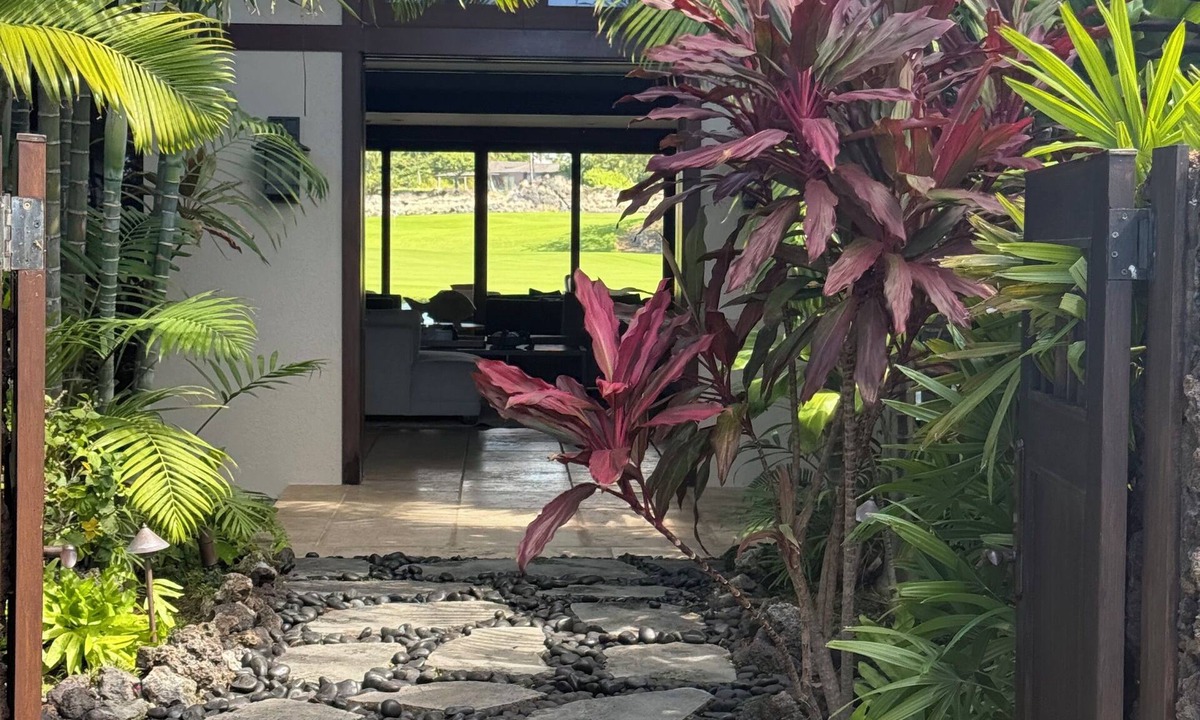 Kaupulehu House | Hualalai 4 bedroom 5 bathroom privacy, central to all Four Seasons amenities