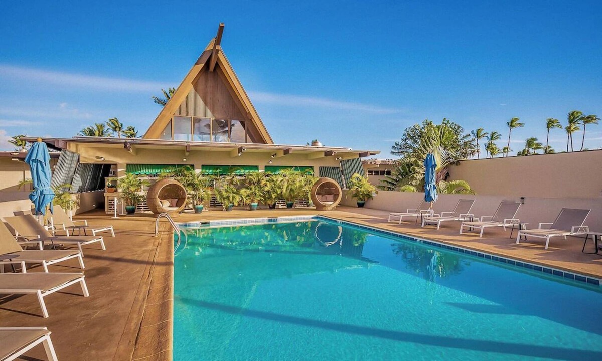 Kahului Hotel | Indulge in Home-Like Comfort! 3 Comfortable Units, Outdoor Pool, Oceanfront!