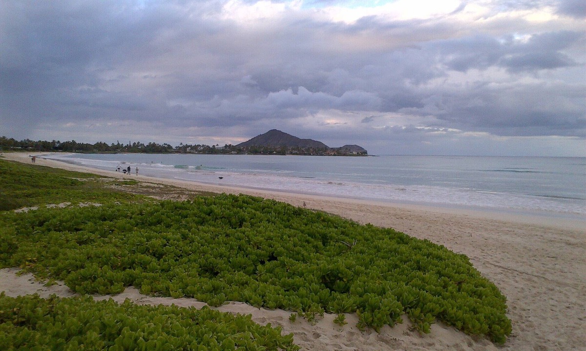 Kailua House | Kailua Beachside, 2 Houses off beach, 2bed/2bath, Sleeps 8, Ocean & Mtn Views