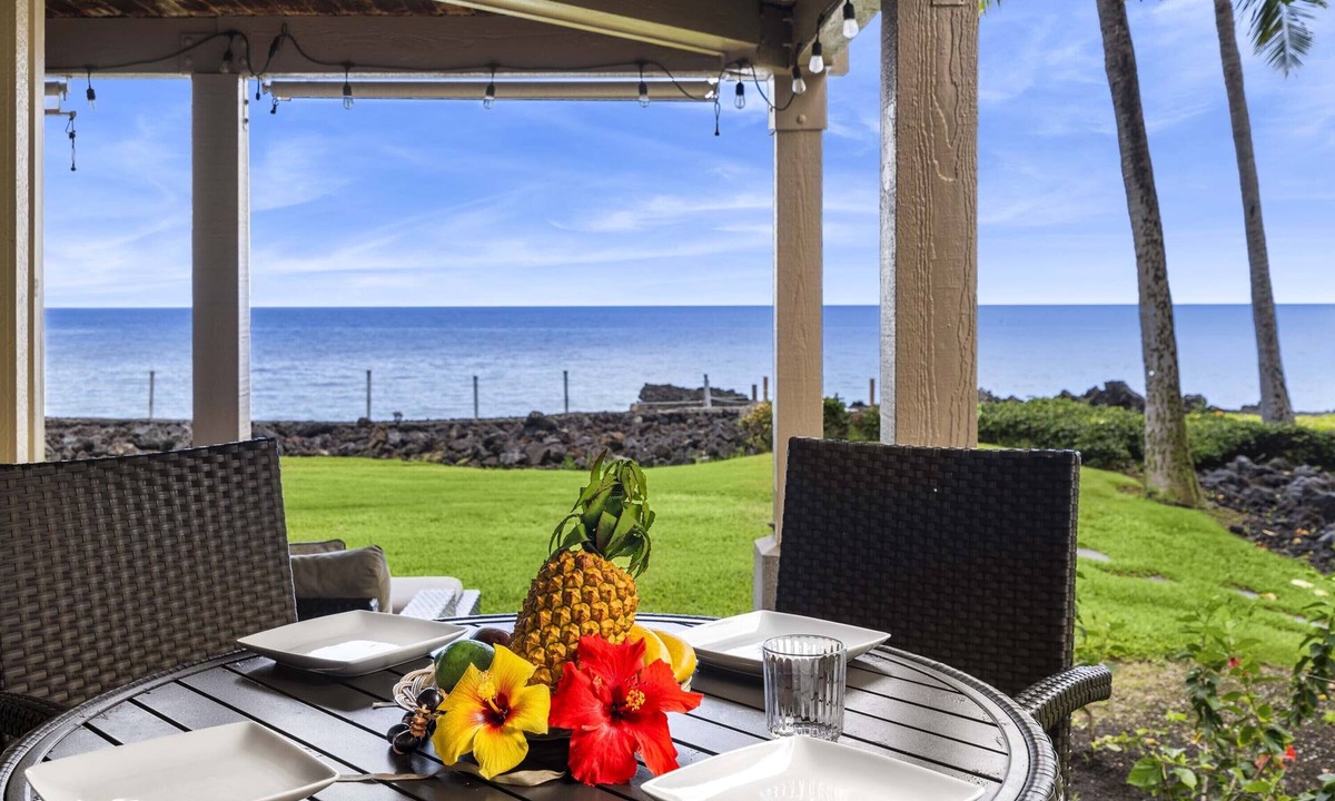 Kahaluu-Keauhou Condo | Keauhou Kona Surf & Racquet 2101: Oceanfront Condo Near Kahalu'u Snorkel Beach