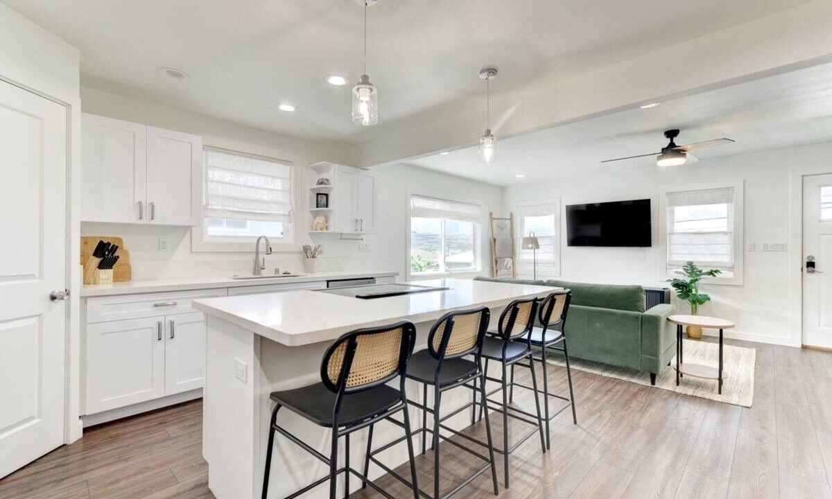 Keolu Hills House | Keolu Hills Haven: Renovated 2/2 & Easy Parking