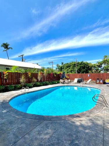 Kailua-Kona Apartment | Kona 1br condo on Alii Dr saltwater pool surf sun AC close to magic sands beach