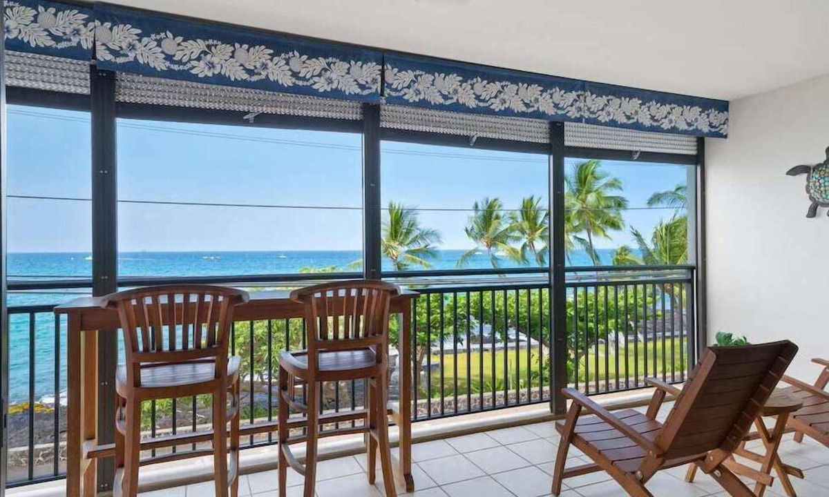Historic Kailua Village Condo | Kona Alii | Oceanview Pool Shops & Restaurants