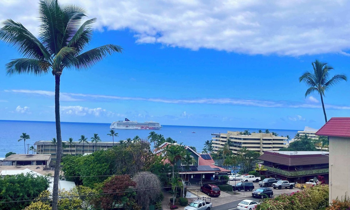 Historic Kailua Village Condo | Kona Mansions | Ocean Views & Amenities!