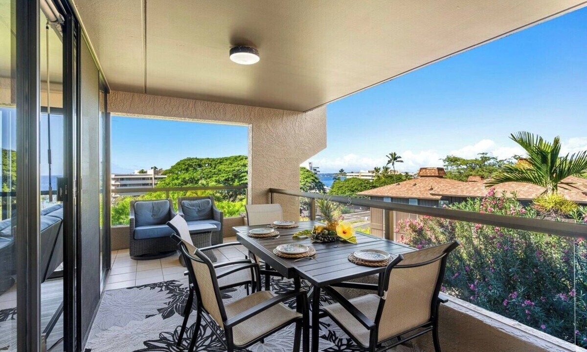 Historic Kailua Village Condo | Kona Pacific: Oceanview 2BR Condo with Lanai—Steps to Beaches & Downtown!
