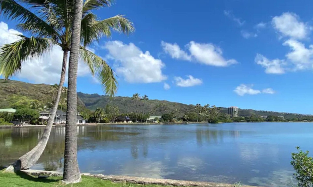 Eastern Honolulu House | Lagoon Waterfront Retreat