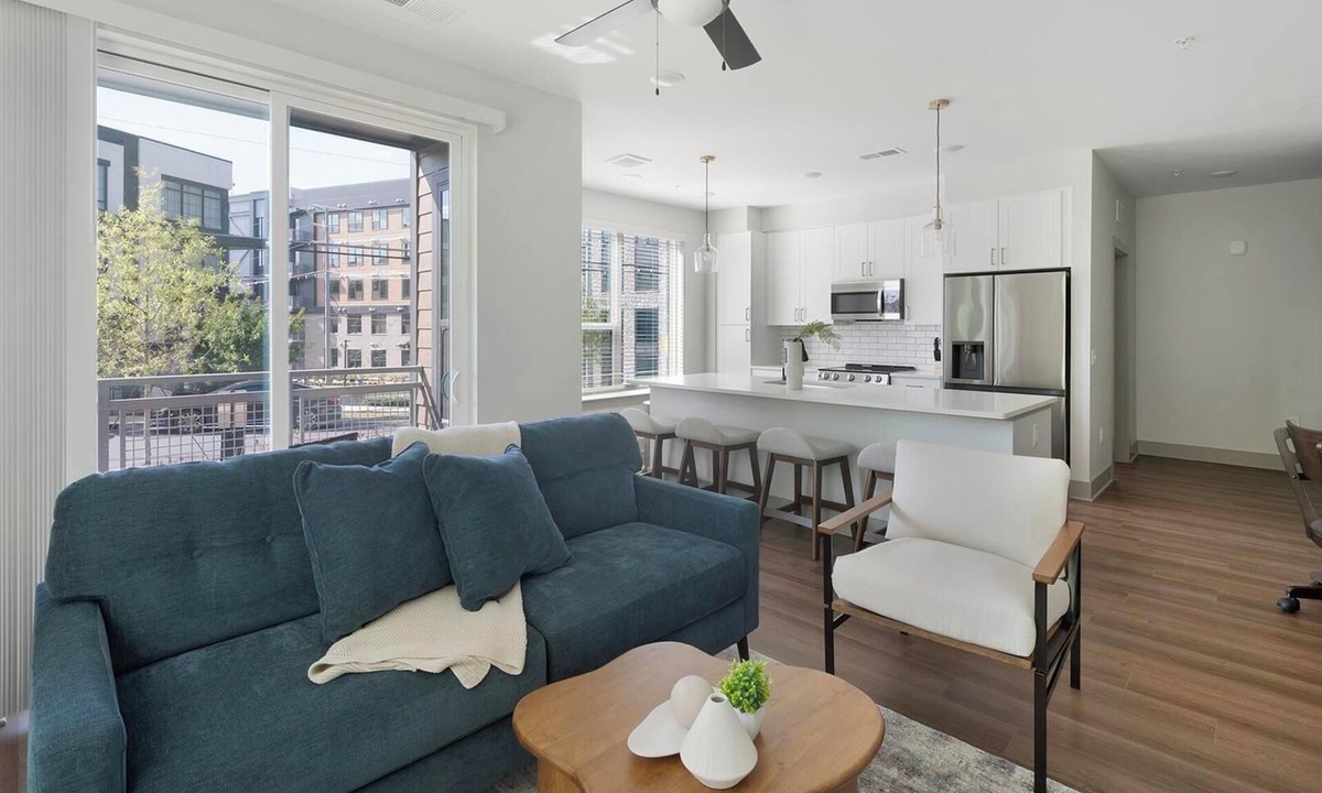 Edgehill Apartment | Landing | Beautiful 2BD, Gym, Yoga Studio