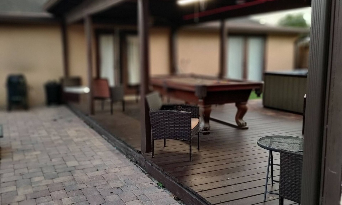 Lutz House | Lutz Lake Resort Style House