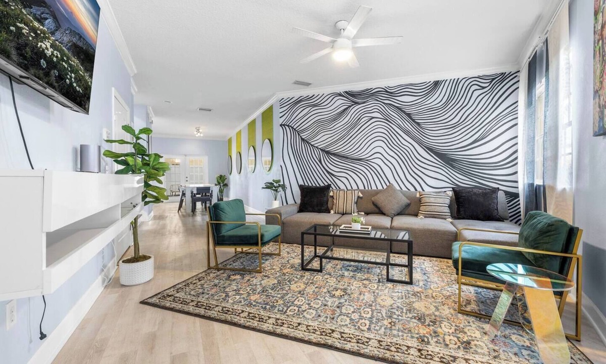 SoHo House | Lux Designer SOHO Home | Sleeps 13 | heart of TPA