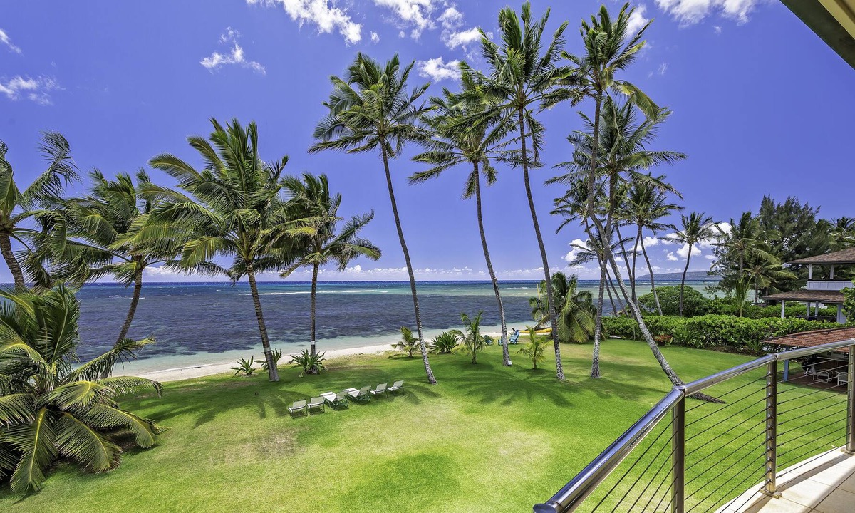 Mokuleia House | Luxurious Beach Front North Shore Home with Panoramic Ocean Views