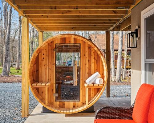 Albrightsville Ski Chalet | Luxury 3-Story Pocono Retreat w SaunaHot TubGames