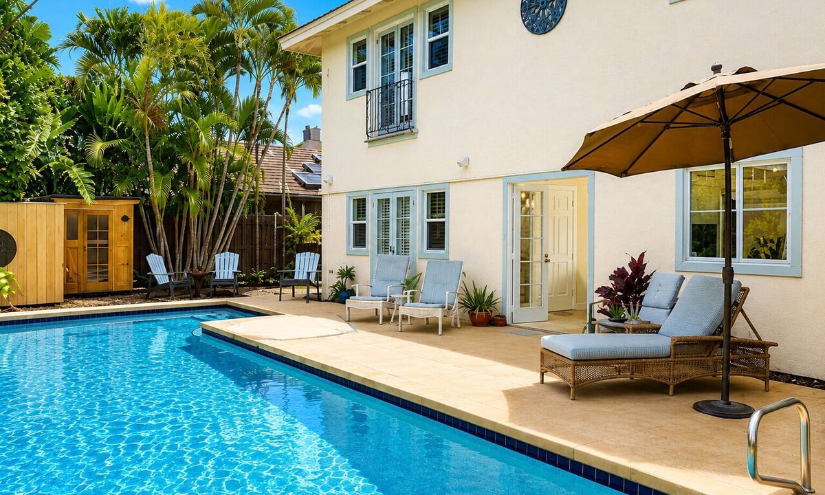 Historic Lahaina Front Street House | Luxury Baby Beach Retreat Private Pool 1 Min Walk to Beach Sleeps 8