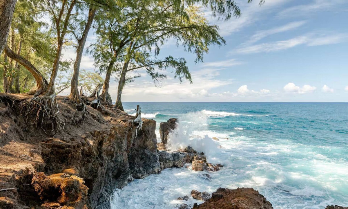 Pepeekeo House | Luxury Oceanfront Guest House in Gated Community