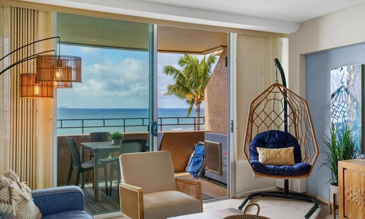 Maalaea Condo | Luxury Oceanfront - NEW AC THROUGHOUT - Top Floor Remodeled- Island Sands #608