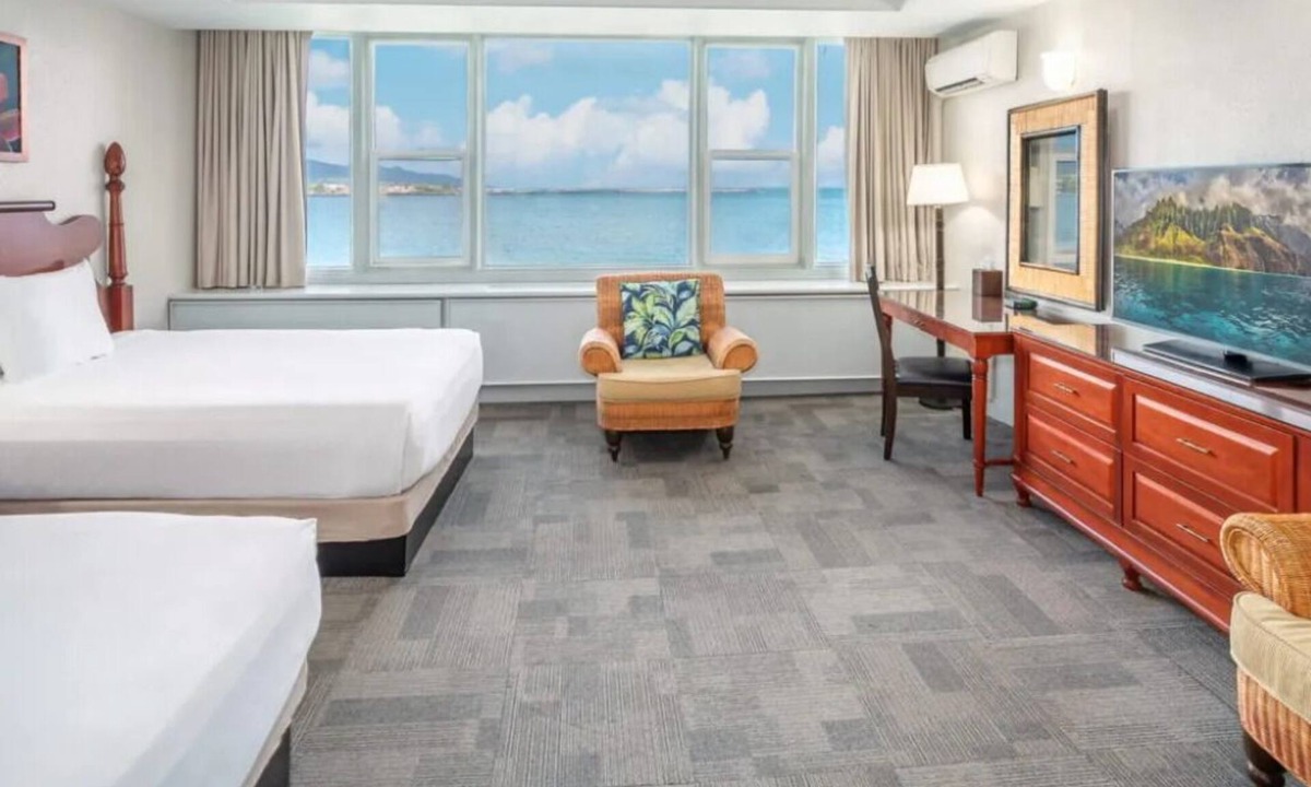 Kahului Hotel | Making The Best Memories Along The Way! 2 Relaxing Units, Outdoor Pool!