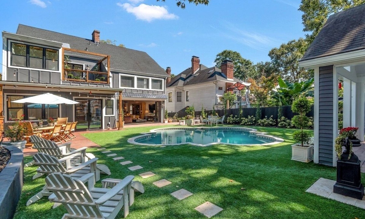 Midtown House | Midtown Luxury Mansion with up to 18 beds 5 bath w pool and sauna