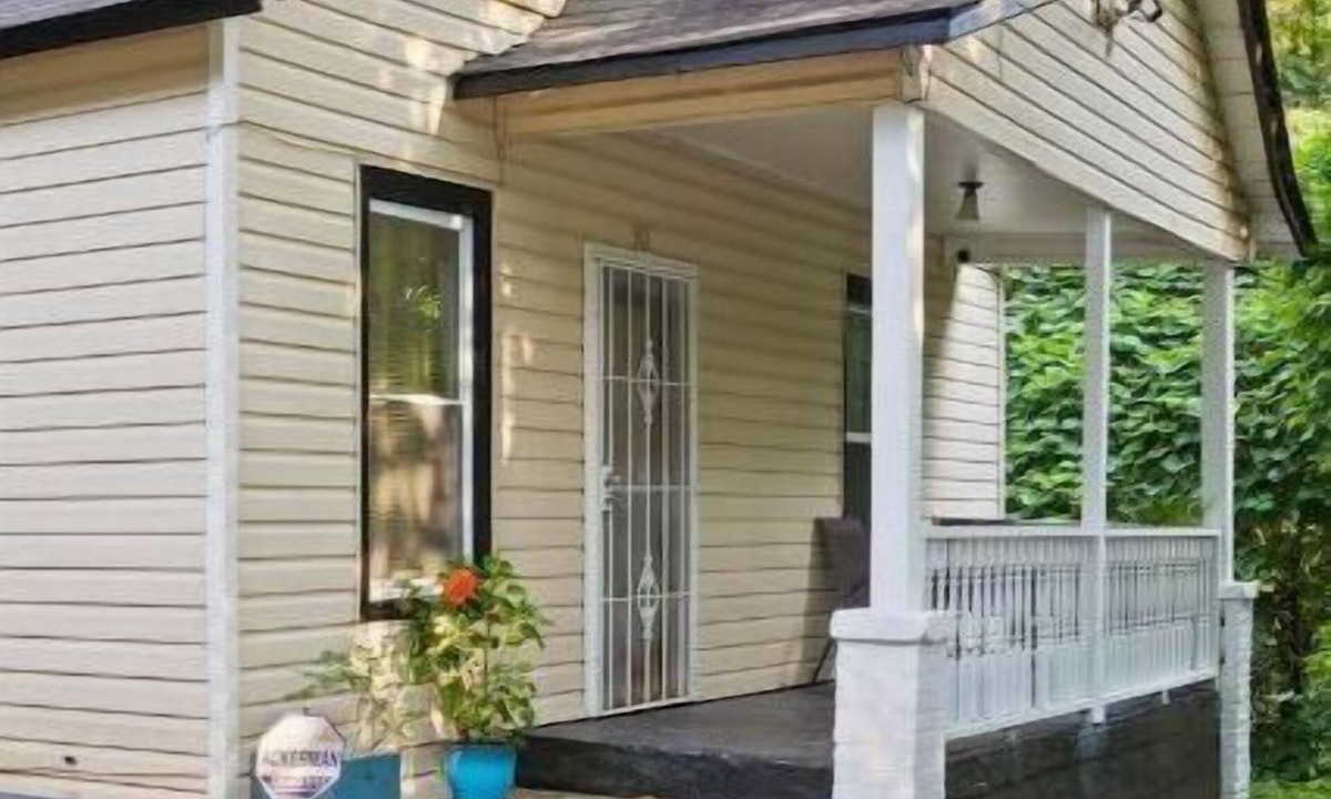 Knight Park House | Midtown Spot Near DT, M. Benz and Truist Stadiums, Stylish Bungalow