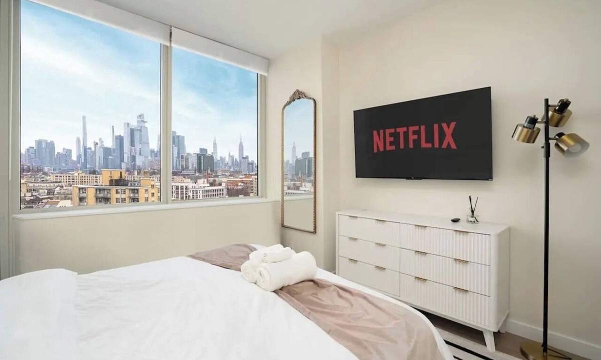 Hoboken Apartment | Modern Hoboken Stay Near NYC w Pool Gym