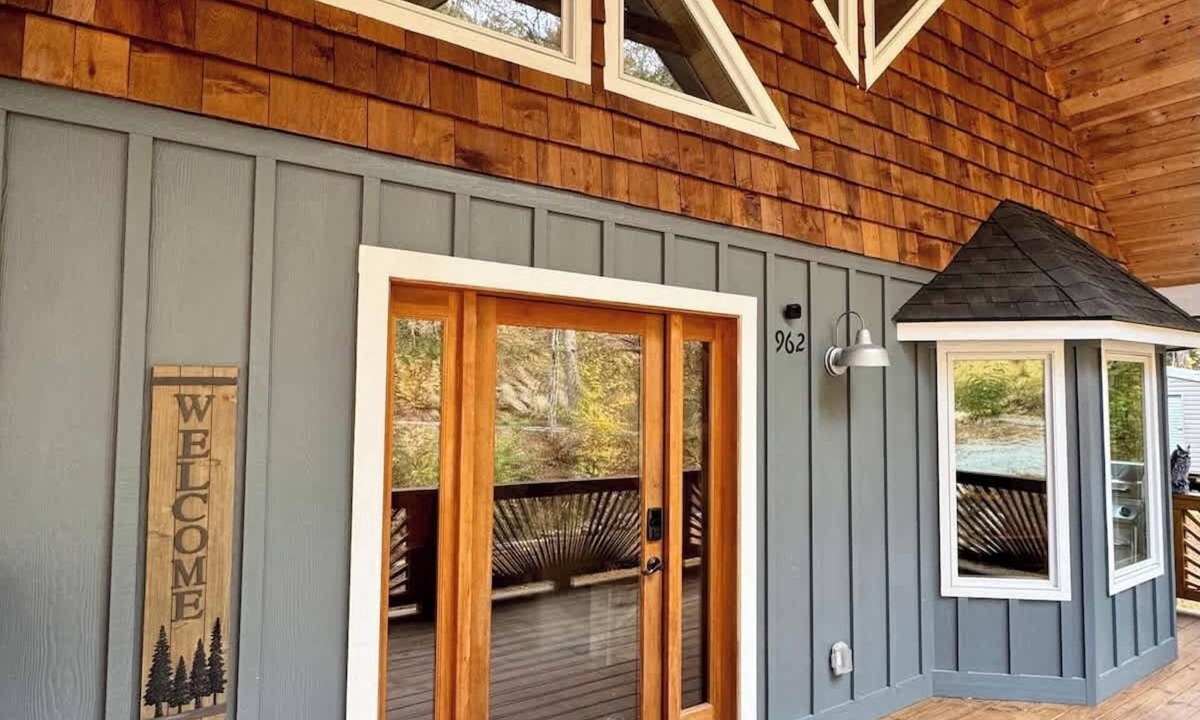 Flat Rock Cabin | Mountain Cabin & Creek-Front Nature Retreat – NC