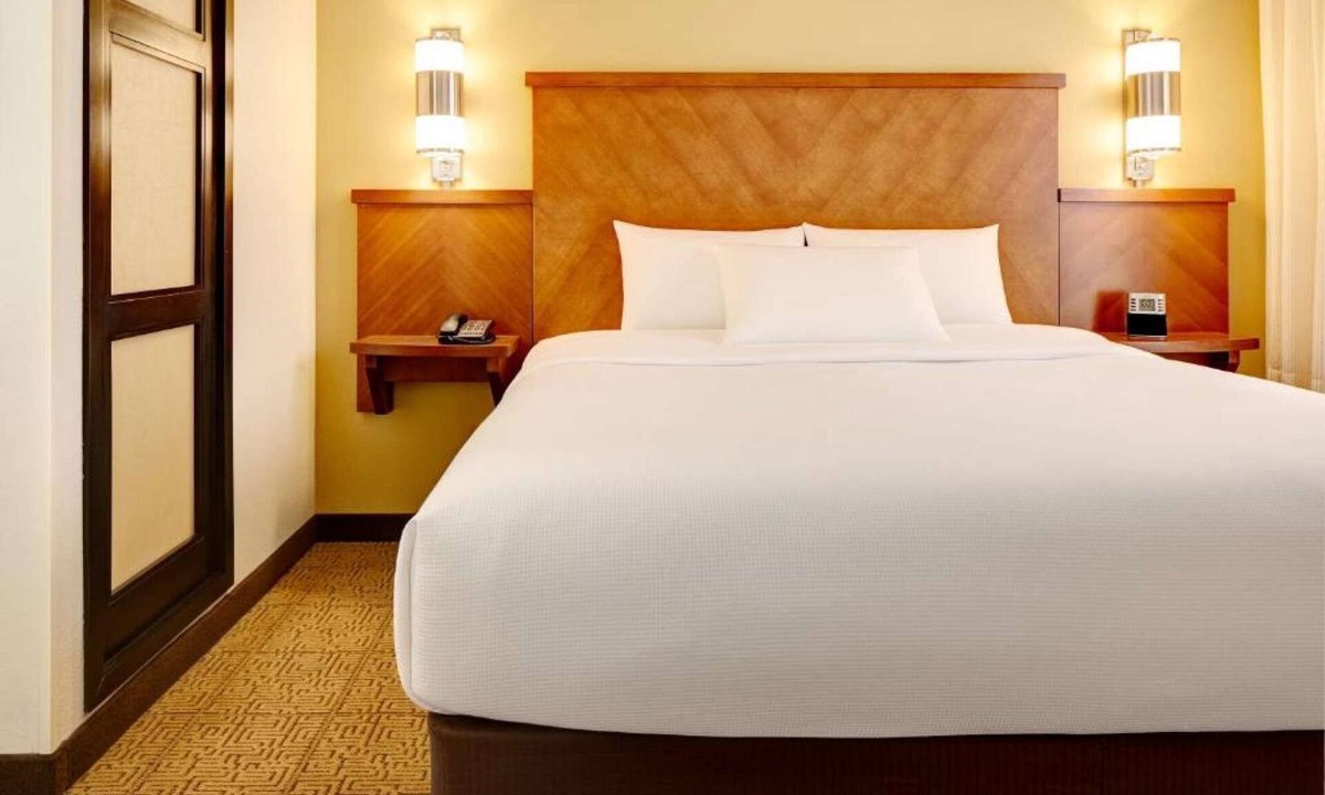 Harbordale Hotel | Near Port Everglades Cruise Port | Free Breakfast