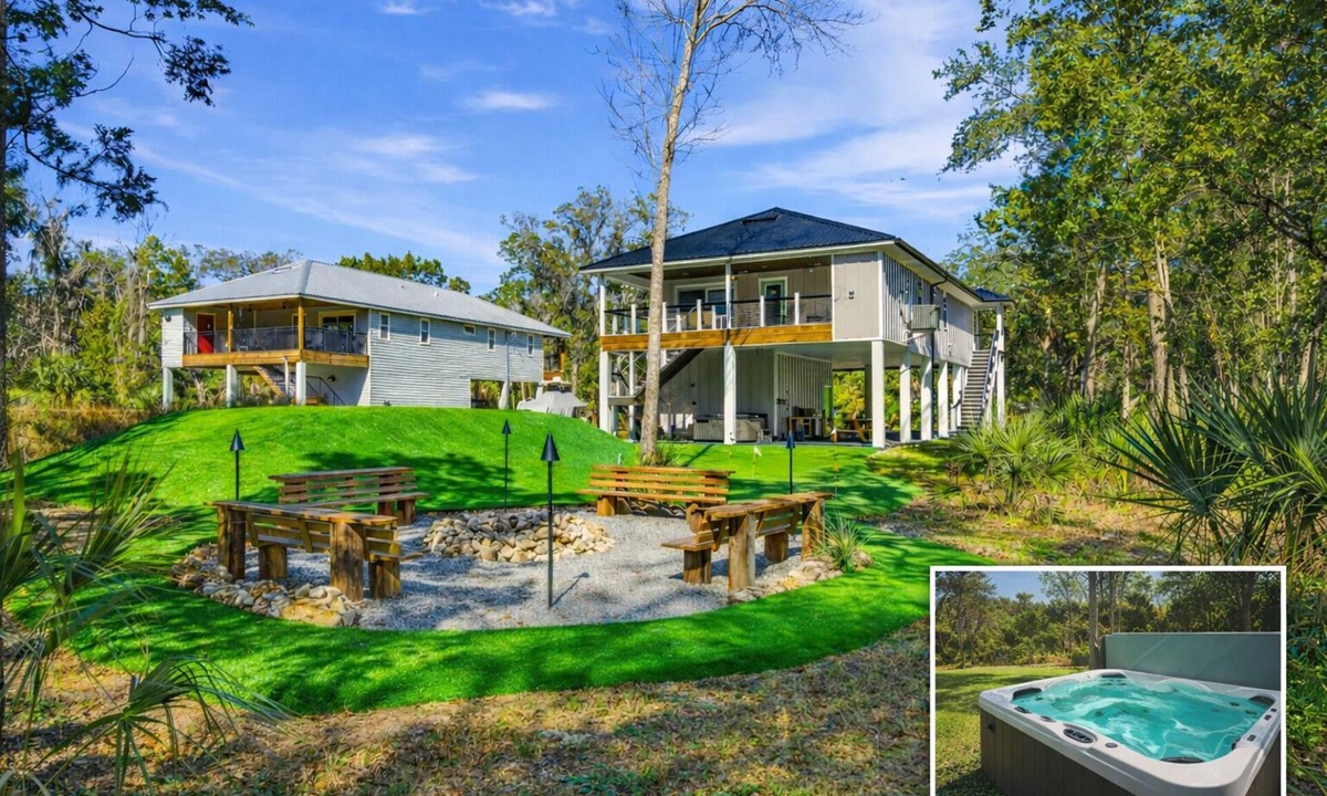 Old Homosassa House | New Modern Homosassa Home Hot Tub, Putting Green