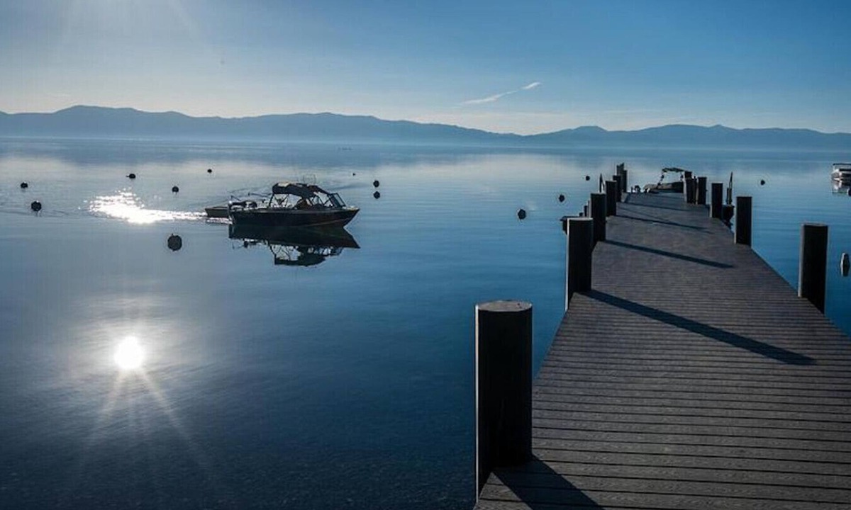 Sunnyside House | New Tahoe Park Home| Private Beach | Hot Tub | Sleeps 10+