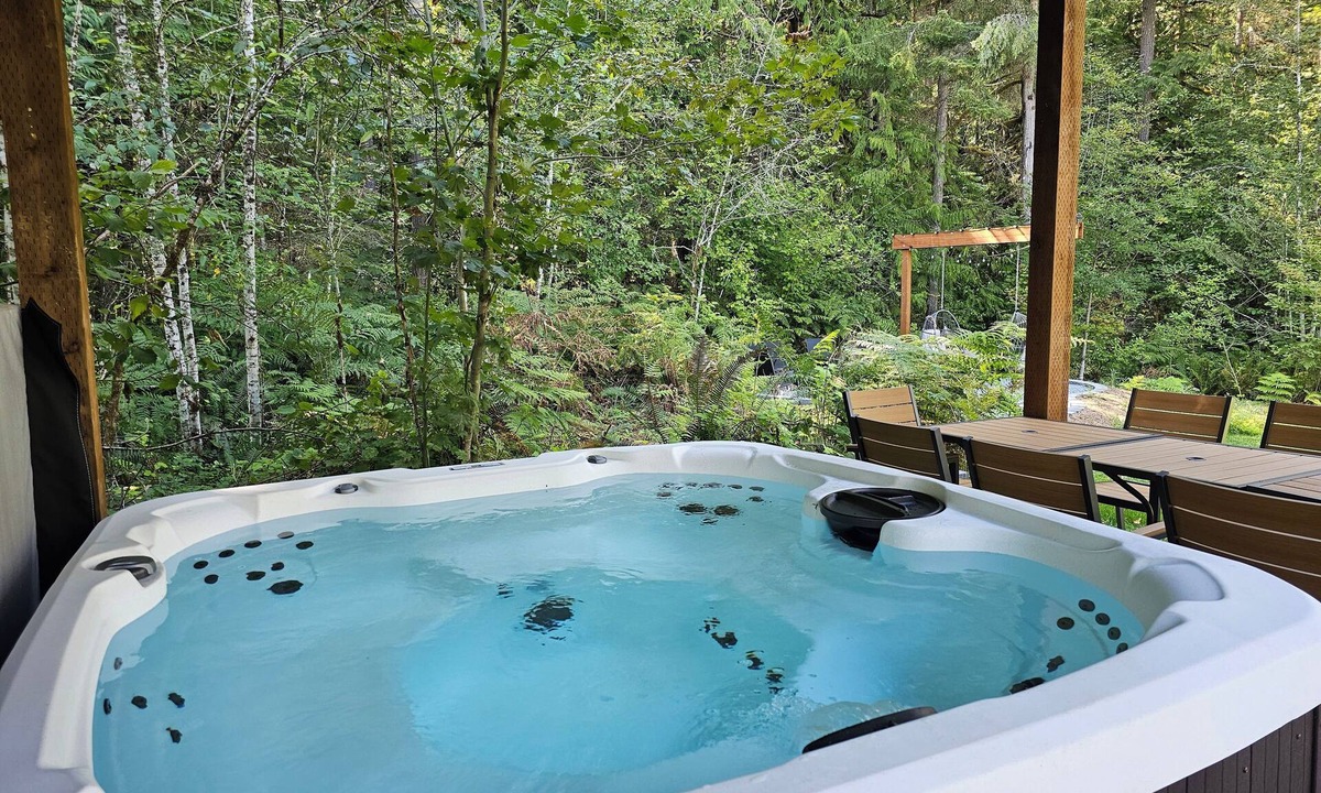 Concrete House | North Cascades Escape- spacious 5 bedroom, Hot Tub, family-friendly, WiFi, AC