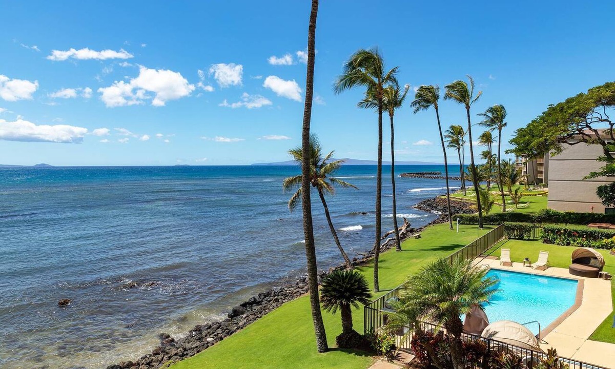 Maalaea Condo | Ocean front 2-bedroom condo in fantastic Wailuku with cool AC