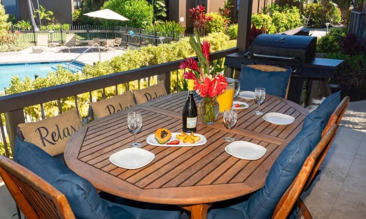 Kahaluu Bay House | Oceanfront Luxury House, Pool & AC, Near Magic Sands