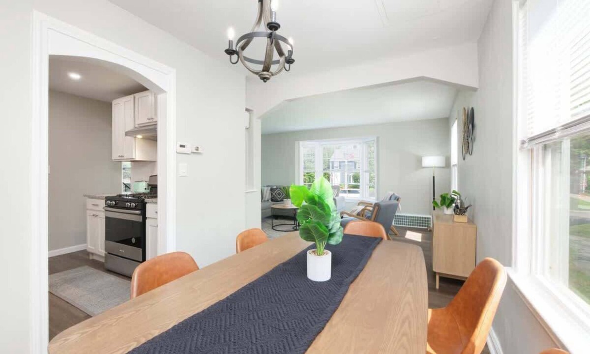 University Heights House | Park-side family retreat with private backyard