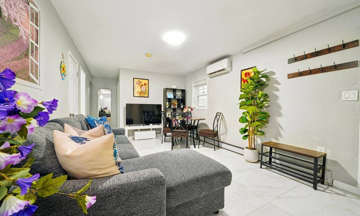 West Side Apartment | Parkside Cozy Ground-Level 2BR 30 Mins to NYC