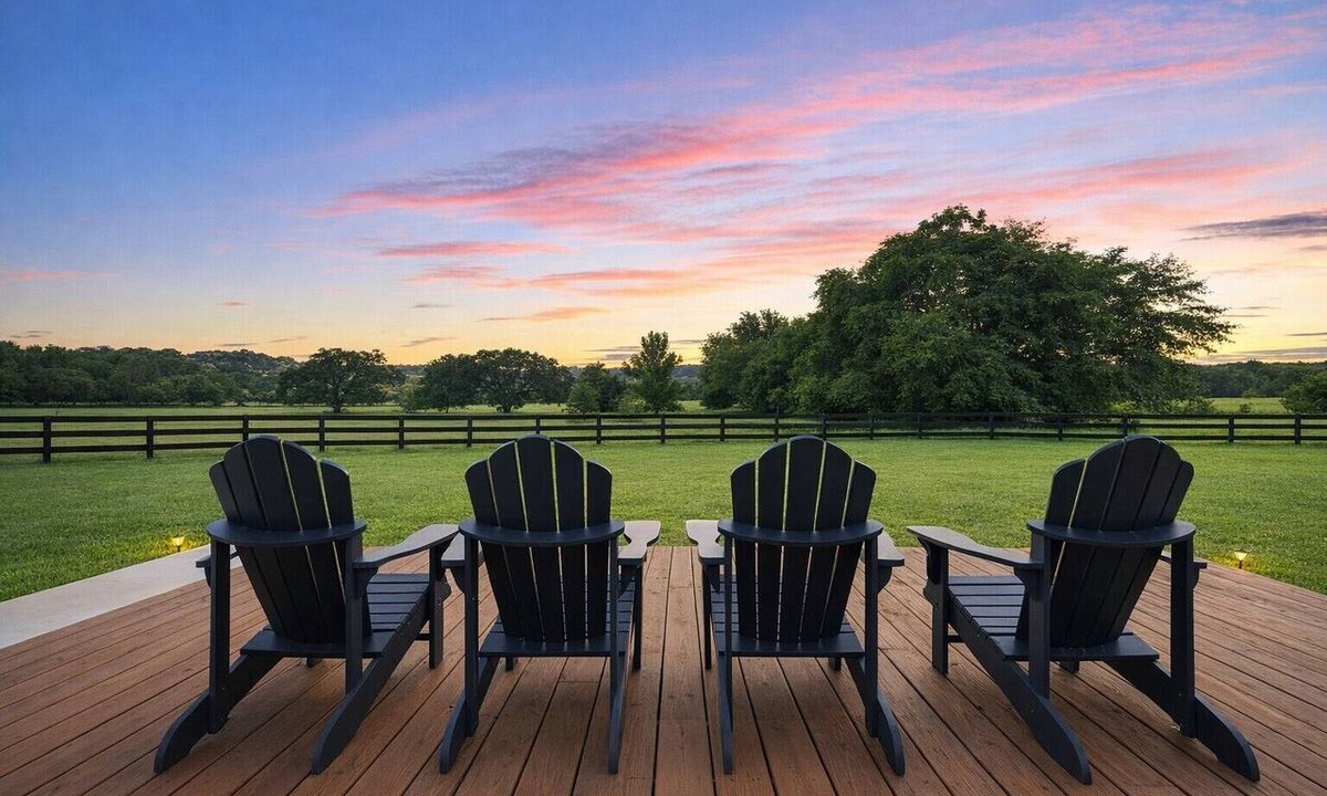 Morriston House | Peaceful Ranch & Guesthouse Near WEC Gather, Relax & Make Memories