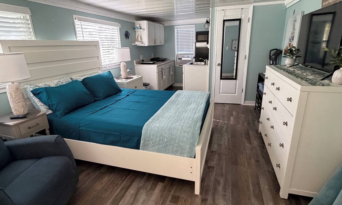 Homosassa Apartment | Peaceful room with kitchenette in peaceful Homosassa w/boat parking on premises.