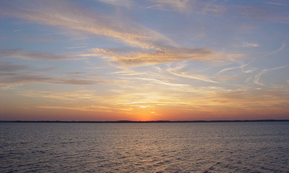 North Ocean City Condo | Perfect Sunsets-Direct Bay Front Condo! Crab and fish from the large deck.