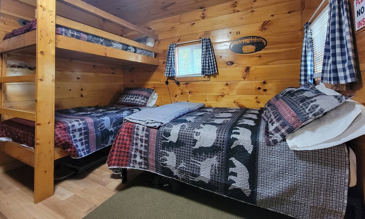 Stanton Cabin | Pet-Friendly & Waterfront - Sleepy Bear - Cozy Camper's Cabin in Red River Gorge, Kentucky!