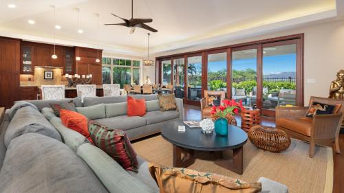 Kamuela House | ❤PiH❤ Pualani Villa EleganceHeated Pool SpaPrivate Cottage