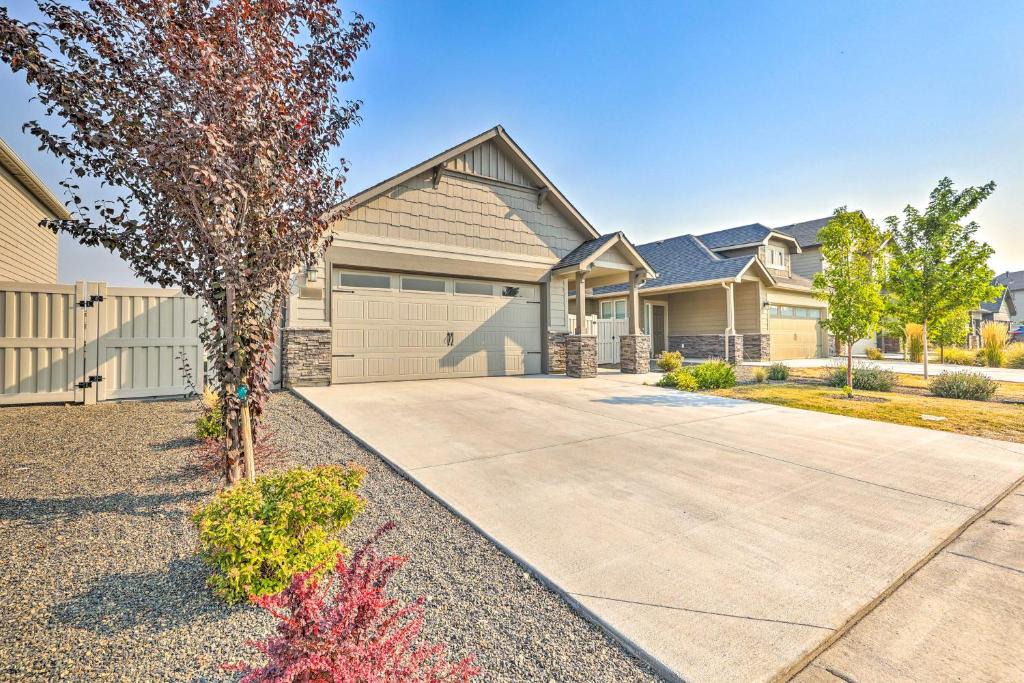 Southwest Ada County Alliance House | Prismatic Boise Retreat w/Fenced Backyard!