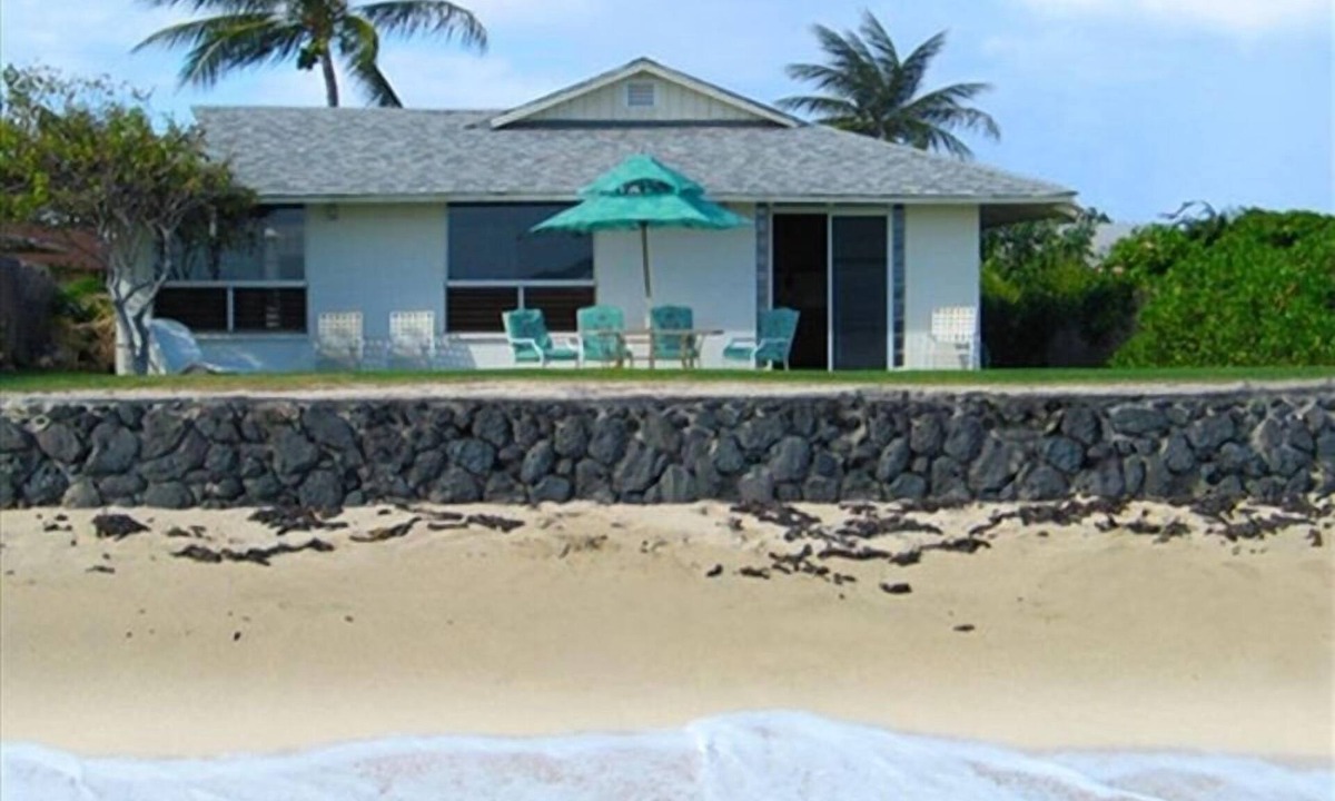 Ewa Beach House | Private Beach House, outside seating, BBQ, Wi-fi. Questions-just ask Karen.