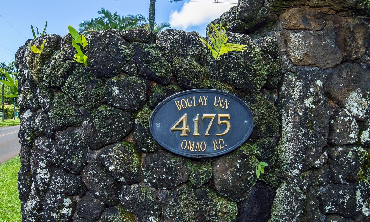 Omao House | Private, Comfortable and Cozy with Distant Ocean and Mountain Views