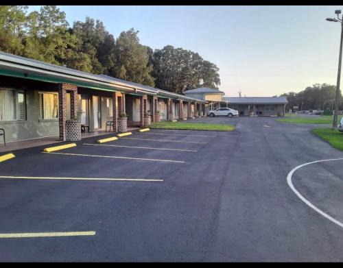 Dade City Hotel | Rainbow Fountain Motel