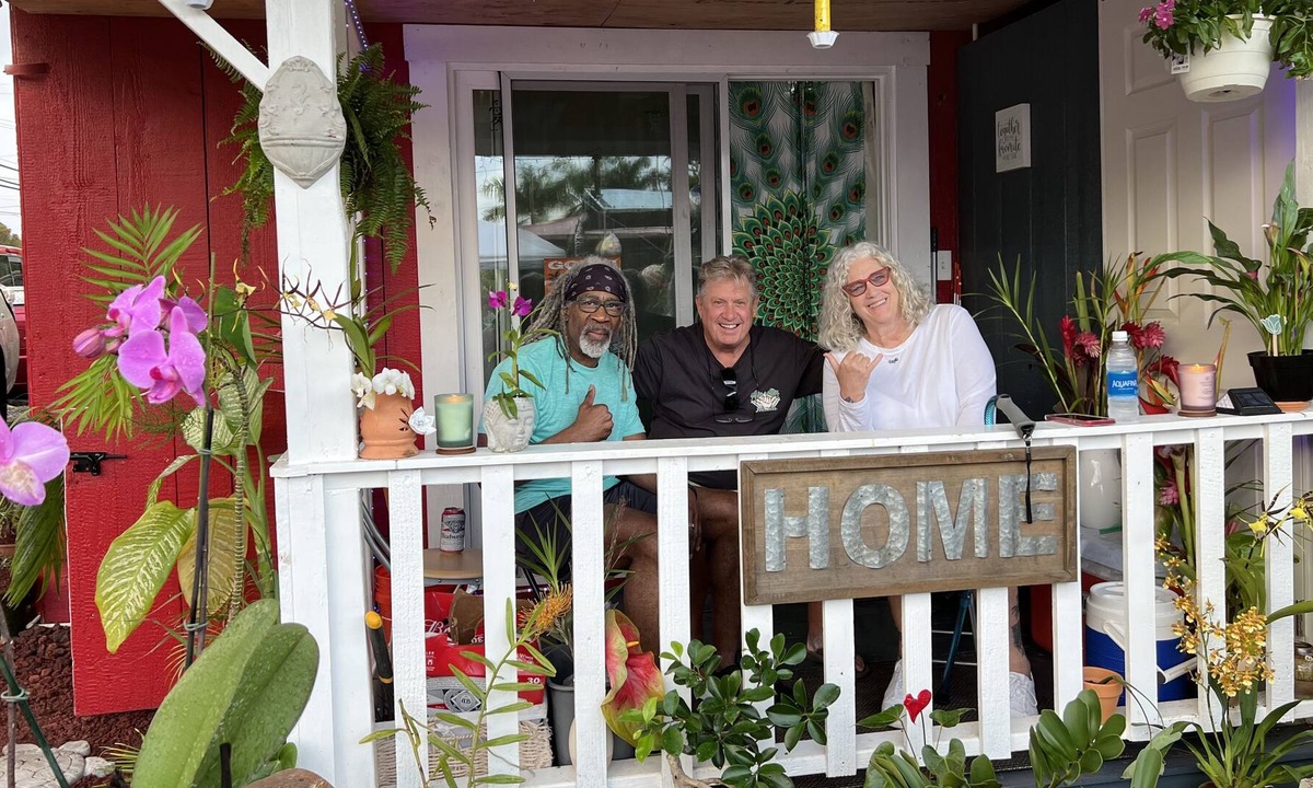 Pahoa Apartment | Red Iconic studios in Pahoa Village town