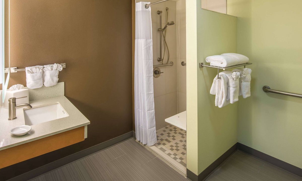 Northwest Everett Hotel | Red Lion Inn & Suites Everett