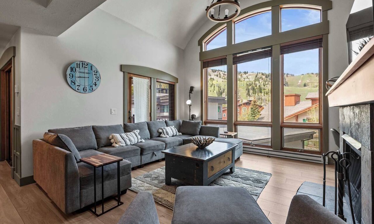 Salt Lake Mountain Resorts Condo | Resort Townhome with Deck, Grill, Fireplace, WiFi, Shared Pool & Hot Tub-Sauna