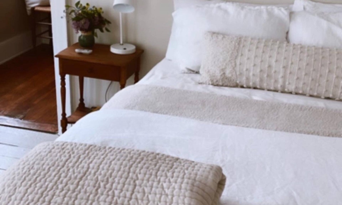 Albion Apartment | Restored Historical home near Erie Canal