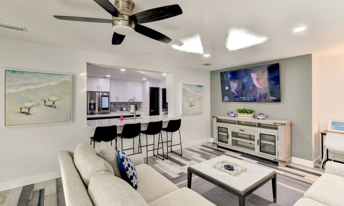 Palma Sola House | River House - Pool, Spa & Gameroom Near Anna Maria
