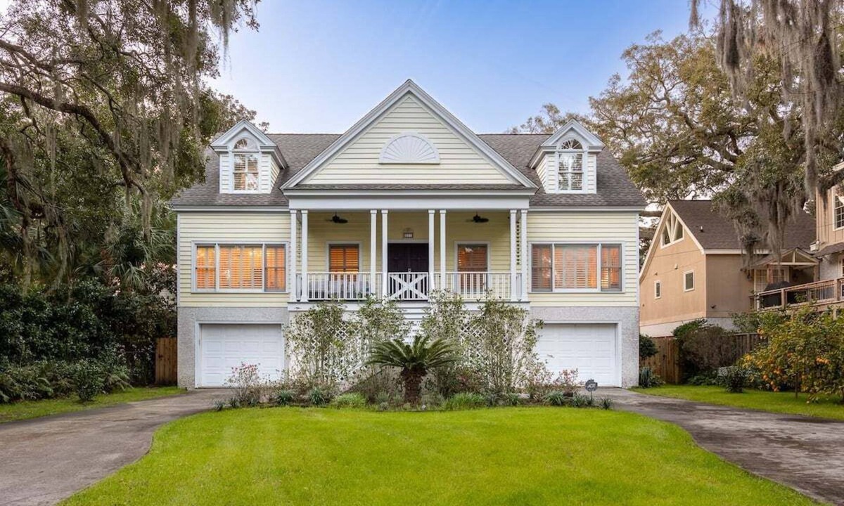 King City House | Rockaway Beach | Luxury St. Simons Island Rental with Private Pool Near Pier Village
