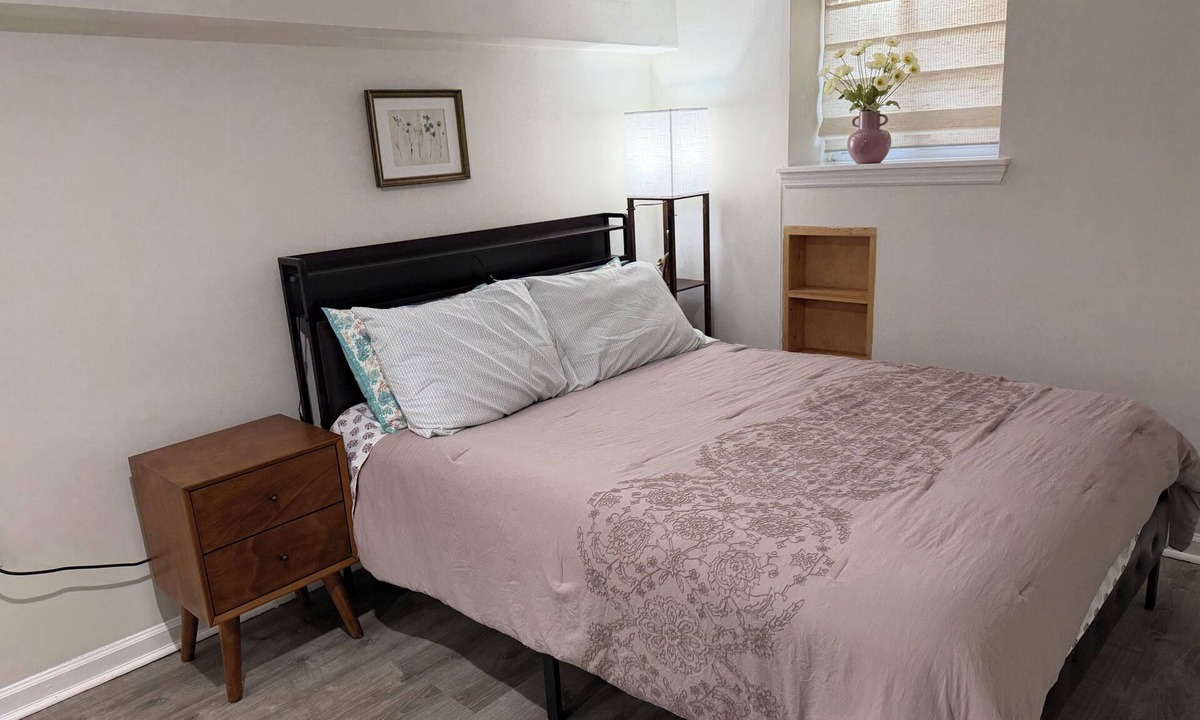Stanton Park House | Serene 1-bedroom townhome with neighbor of union station in Washington