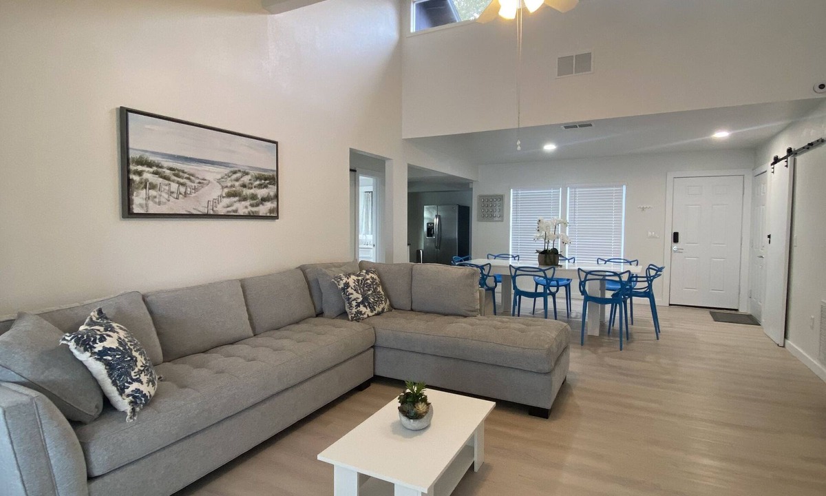 Ridge Wood Heights House | Serene Blue House by Siesta Key