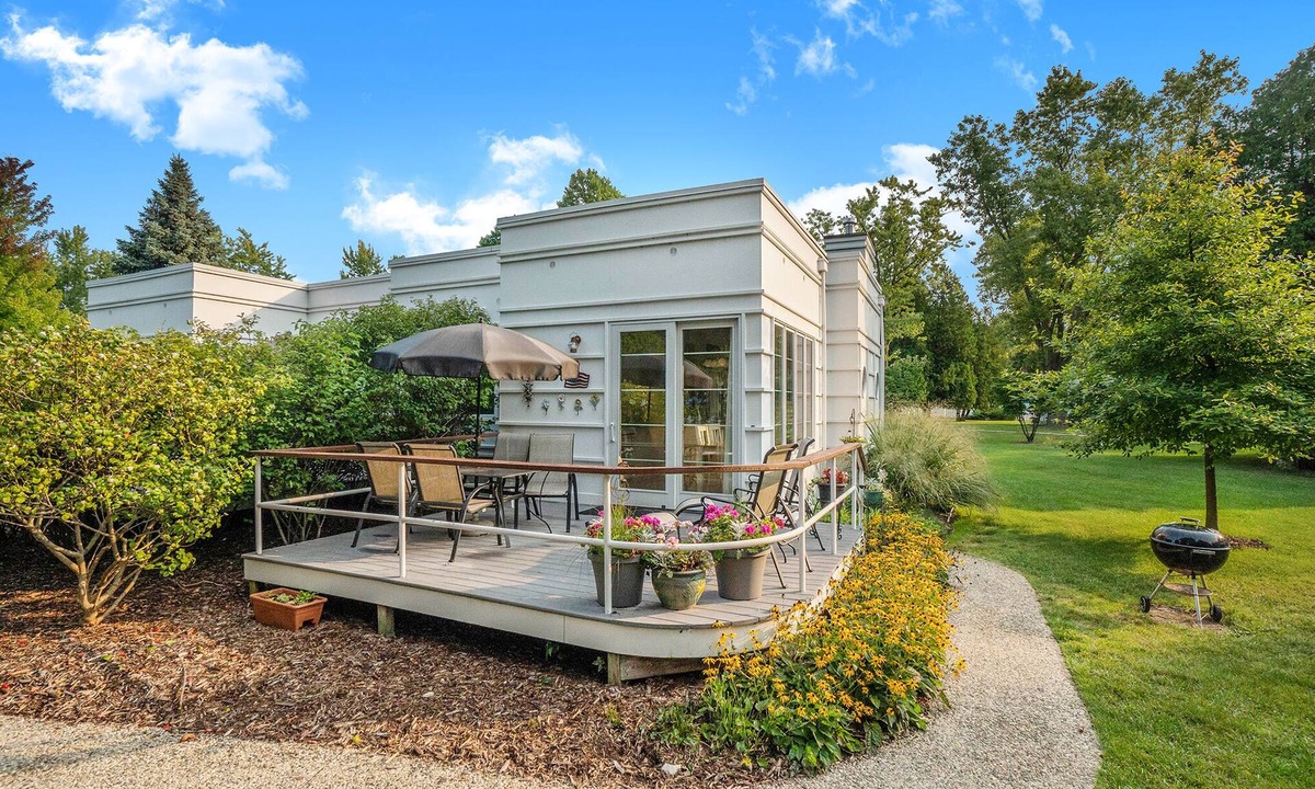 South Haven Cottage | Sleepy Hollow Beach Resort, Cottage 14A – Family Fun on Lake Michigan!