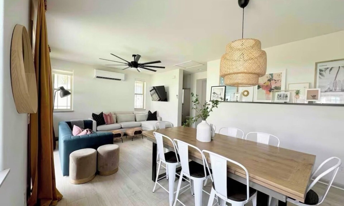 Makaha Valley House | Spacious 4-bedroom house 5 minutes from beach